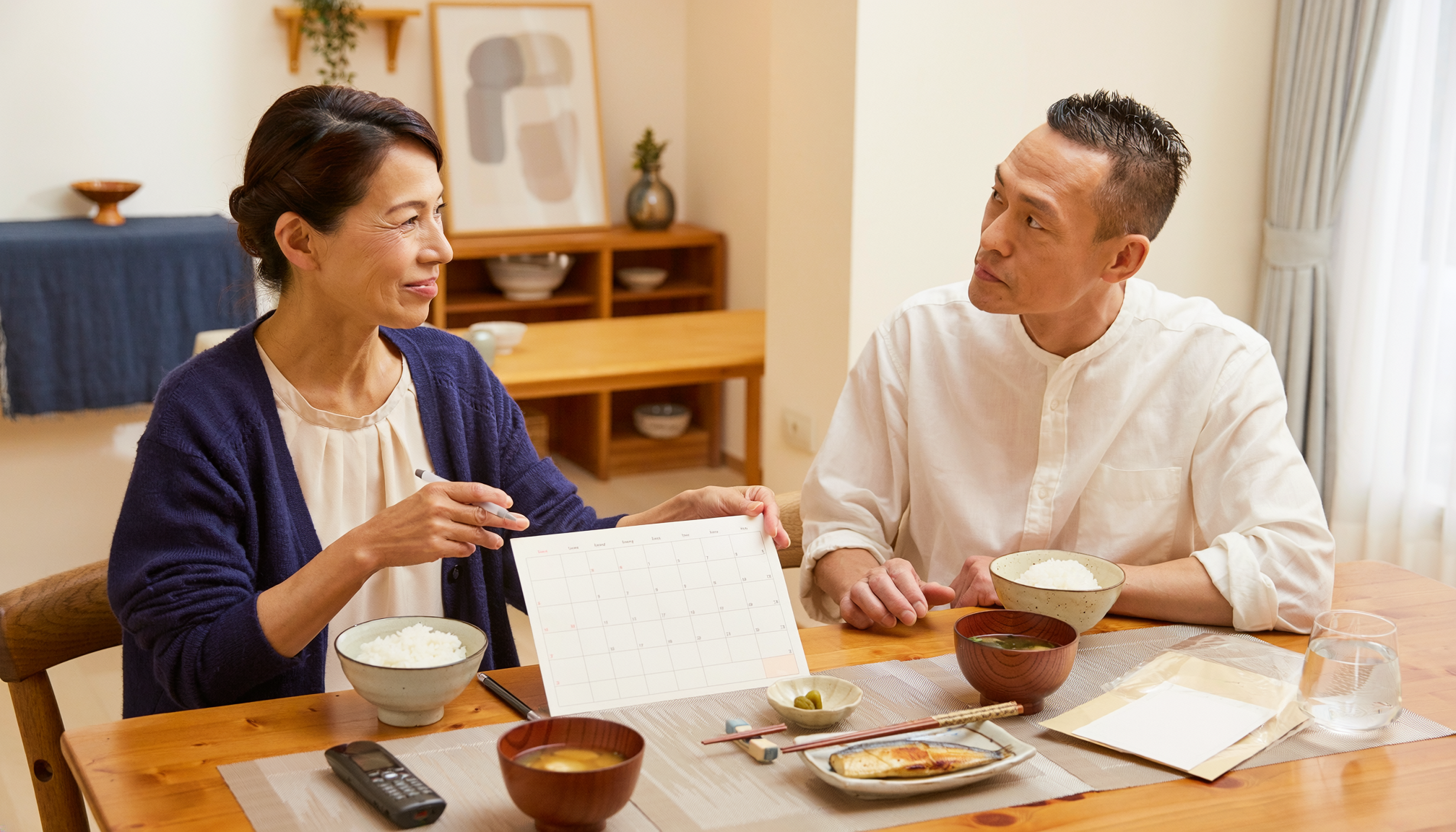 正しさを争う前に、具体的な困りごとと相談内容を伝える夫婦の場面